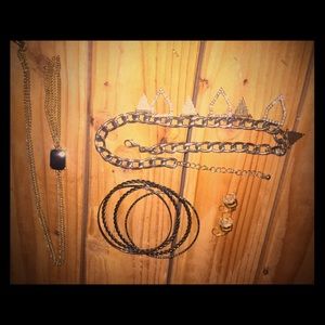 Bundle of jewelry